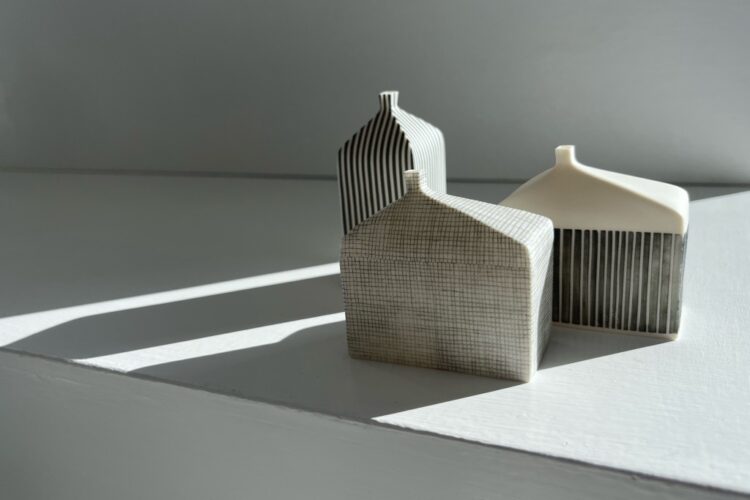 Justine Allison – Hand building with Porcelain